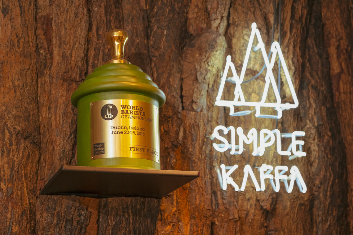 位於台灣一間提供精品咖啡的咖啡店Simple Kaffa的logo和招牌