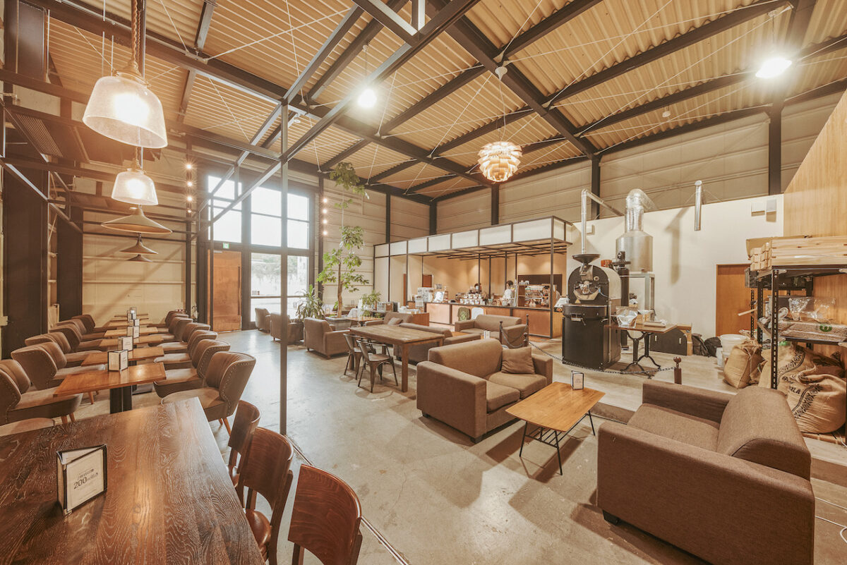 位於日本一間提供精品咖啡的咖啡店IMOM COFFEE ROASTERS的店內樣貌